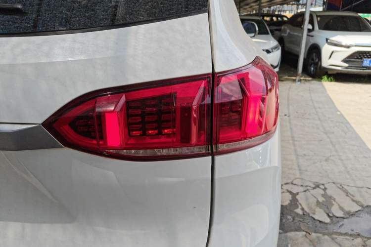 Used Wey VV6 2021 2.0T Two-Wheel Drive Smart Protection+ Right Rear Taillight