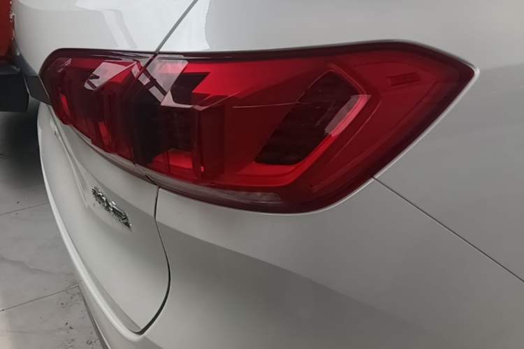 Used Wey VV6 2021 2.0T Two-Wheel Drive Smart Protection+ Right Rear Taillight