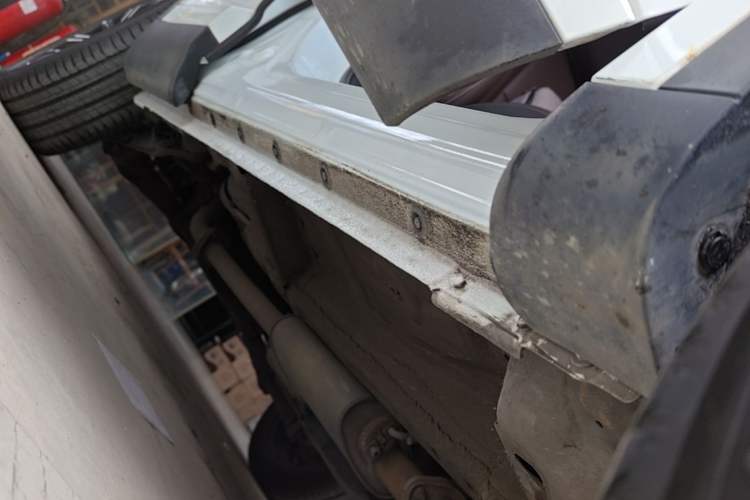 Used Wey VV6 2021 2.0T Two-Wheel-Drive Child-Care Edition Right Side Sill