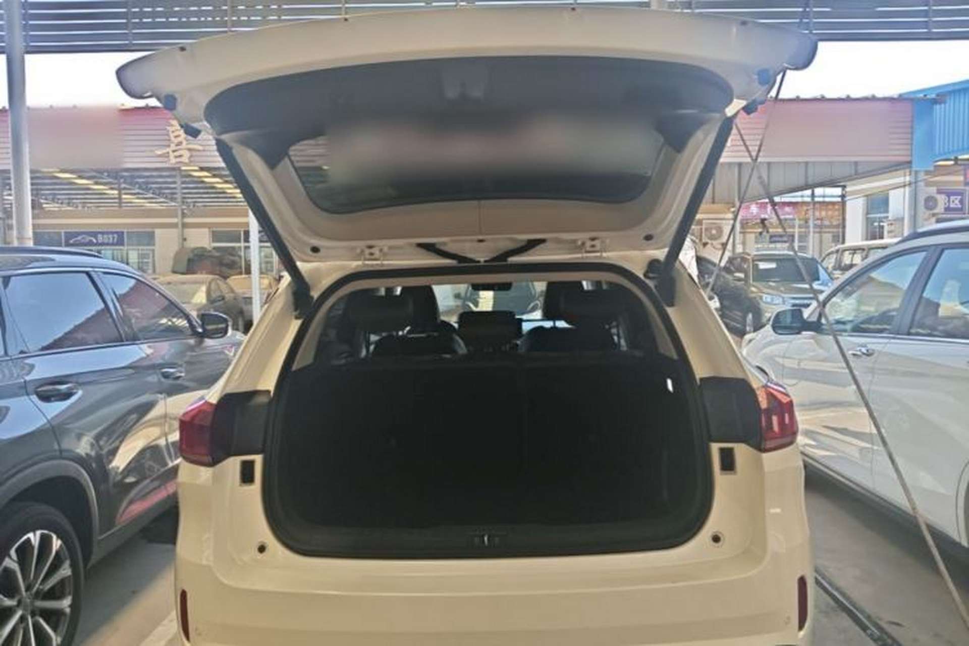 Used Wey VV6 2021 2.0T Two-Wheel Drive Smart Plus Trunk