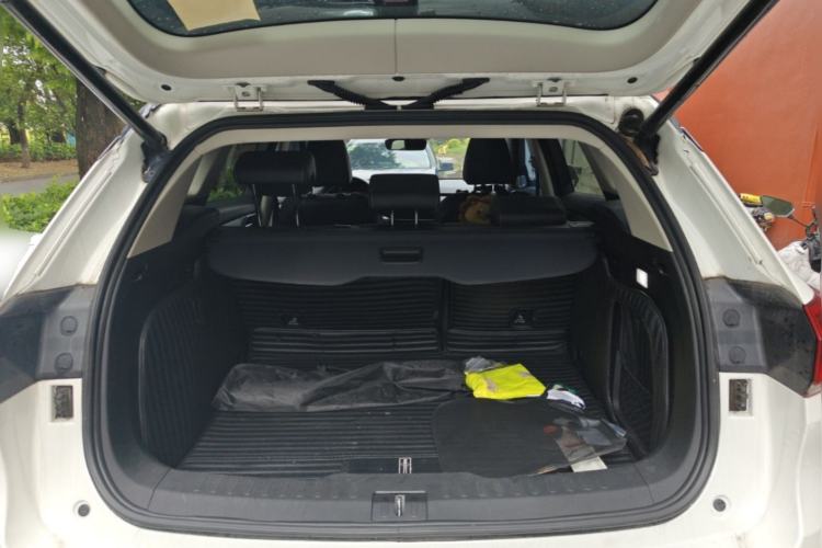 Used Wey VV6 2021 2.0T Two-Wheel Drive Smart Plus Trunk