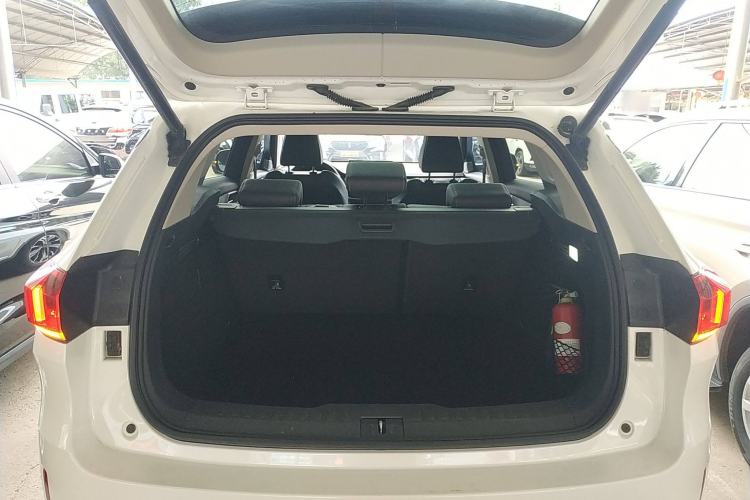 Used Wey VV6 2021 2.0T Two-Wheel Drive Smart Plus Trunk
