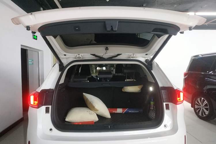 Used Wey VV6 2021 2.0T Two-Wheel Drive Smart Protection+ Trunk