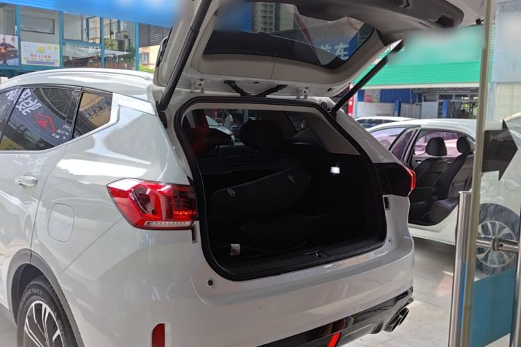 Used Wey VV6 2021 2.0T Two-Wheel-Drive Child-Care Edition Trunk