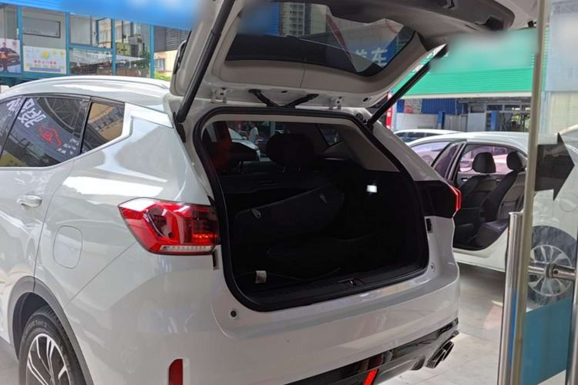 Used Wey VV6 2021 2.0T Two-Wheel-Drive Child-Care Edition Trunk