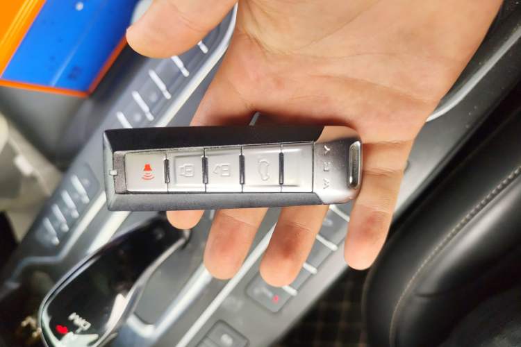 Used Wey VV6 2021 2.0T All-Wheel Drive Zhiyu+ Vehicle Key