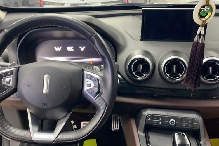 Used Wey VV7 2017 2.0T Ultra-Luxury Version Interior 3