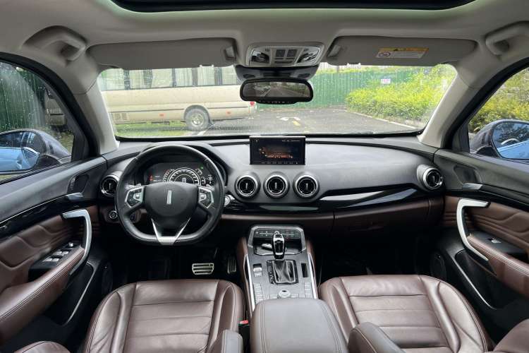 Used Wey VV7 2017 2.0T Flagship Model Interior 1