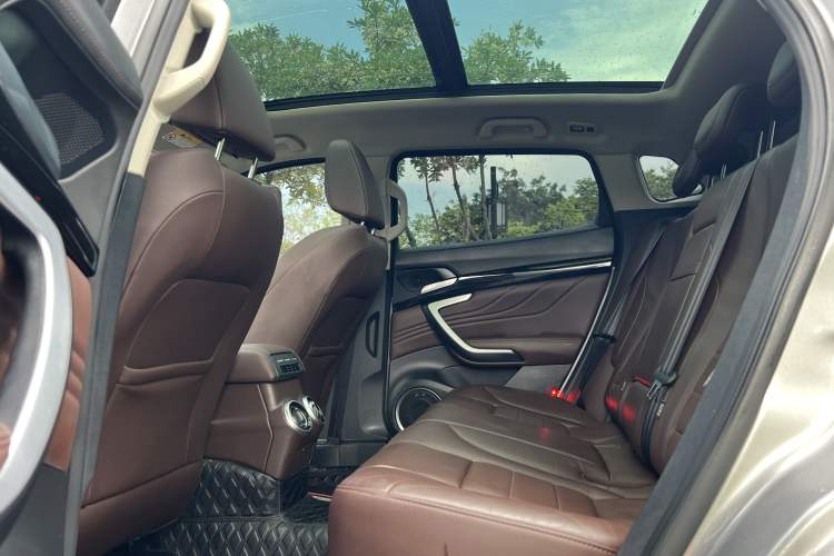 Used Wey VV7 2017 2.0T Flagship Model Interior 3