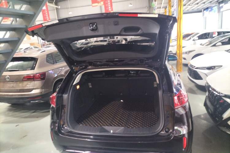 Used Wey VV7 2017 2.0T Flagship Model Trunk