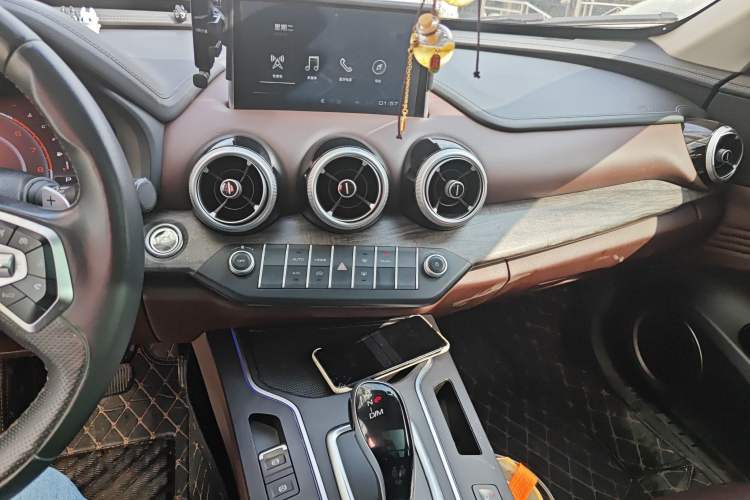 Used Wey VV7 2017 2.0T Ultra-Luxury Version Audio And AC Panel