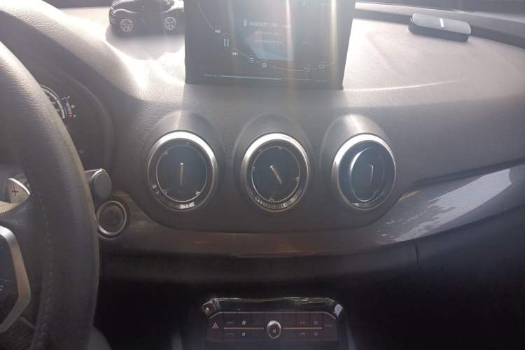 Used Wey VV7 2017 2.0T Luxury Model Audio And AC Panel