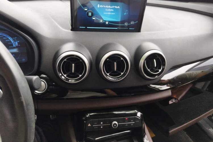 Used Wey VV7 2017 2.0T Flagship Model Audio And AC Panel