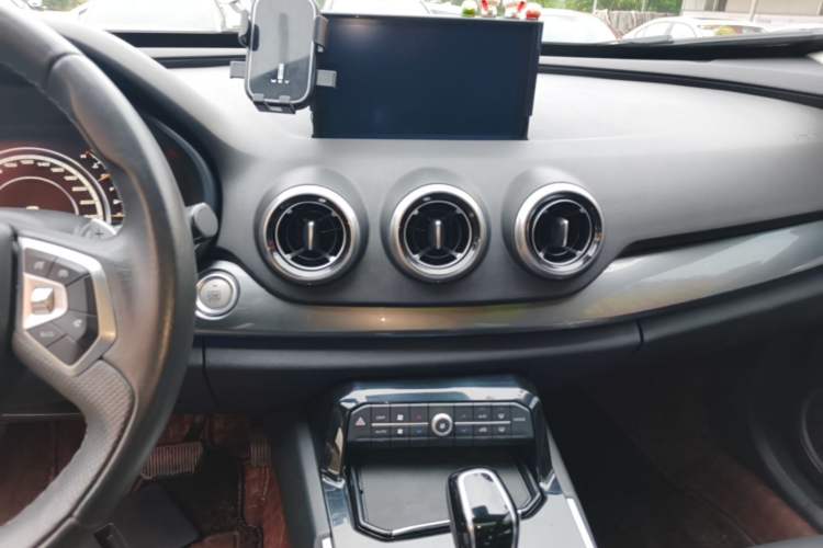 Used Wey VV7 2017 2.0T Luxury Model Audio And AC Panel