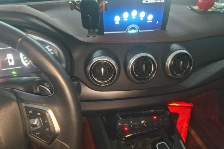 Used Wey VV7 2017 2.0T Ultra-Luxury Version Audio And AC Panel
