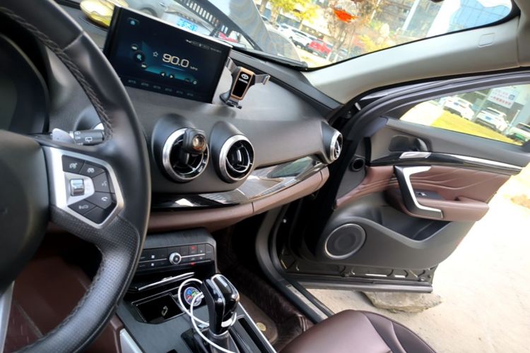 Used Wey VV7 2017 2.0T Ultra-Luxury Version Audio And AC Panel