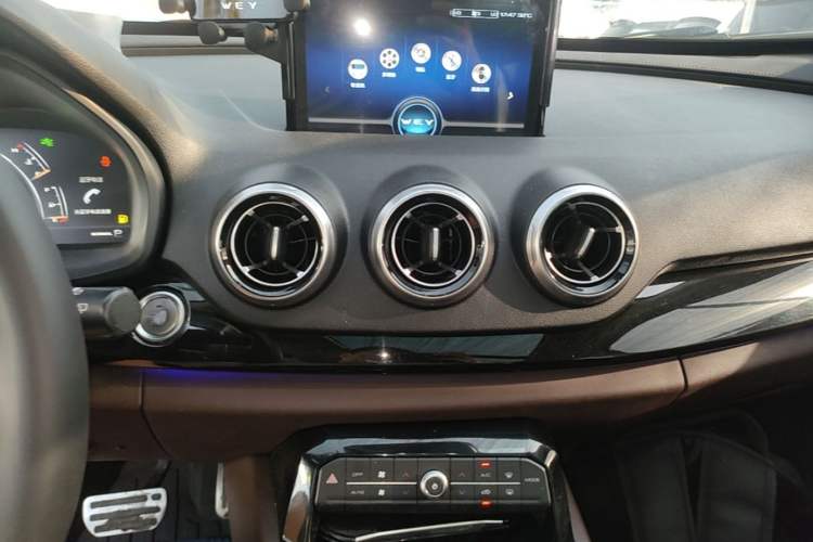 Used Wey VV7 2017 2.0T Flagship Model Audio And AC Panel