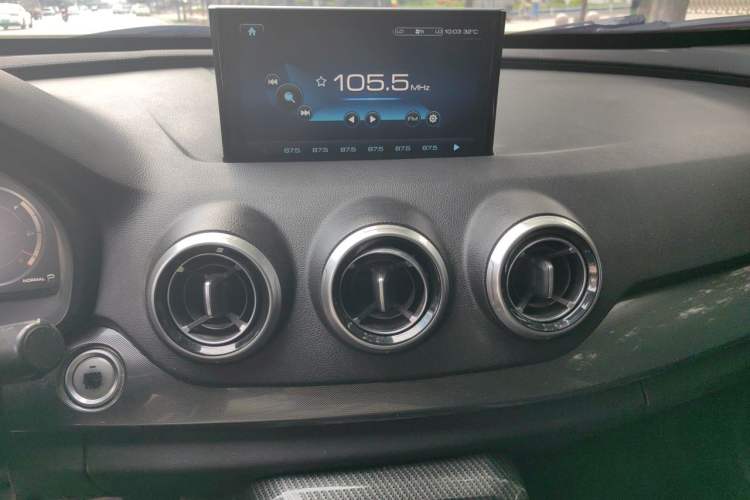 Used Wey VV7 2017 2.0T Luxury Model Audio And AC Panel