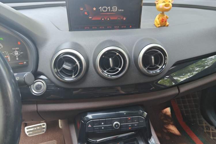 Used Wey VV7 2017 2.0T Flagship Model Audio And AC Panel