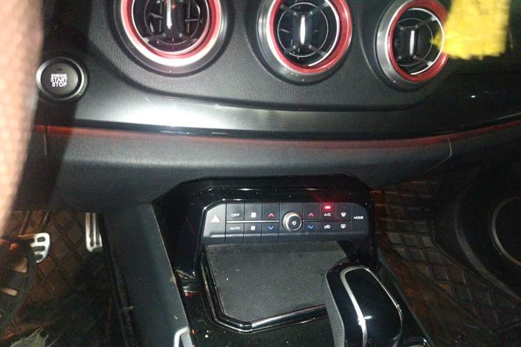 Used Wey VV7 2017 2.0T Flagship Model Audio And AC Panel