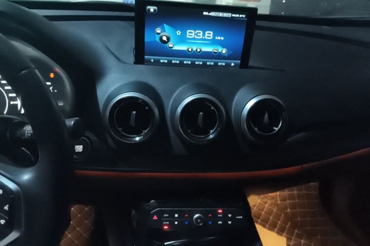 Used Wey VV7 2017 2.0T Ultra-Luxury Version Audio And AC Panel