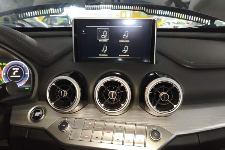 Used Wey VV7 2017 2.0T Flagship Model Audio And AC Panel