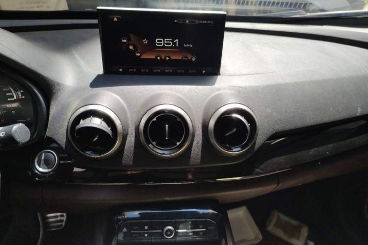 Used Wey VV7 2017 2.0T Flagship Model Audio And AC Panel