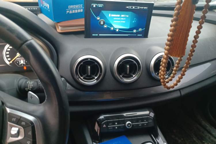Used Wey VV7 2017 2.0T Luxury Model Audio And AC Panel
