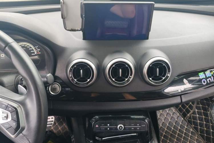 Used Wey VV7 2017 2.0T Flagship Model Audio And AC Panel
