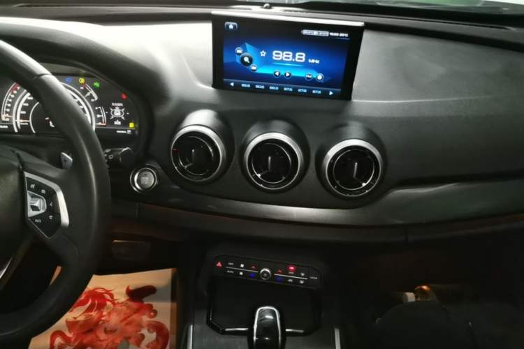 Used Wey VV7 2017 2.0T Ultra-Luxury Version Audio And AC Panel