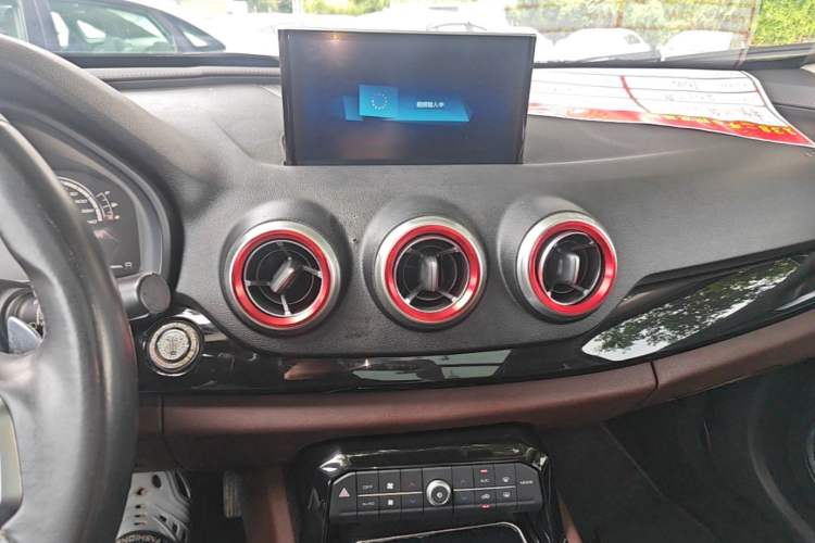 Used Wey VV7 2017 2.0T Ultra-Luxury Version Audio And AC Panel