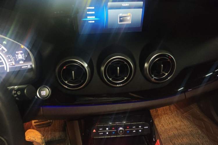 Used Wey VV7 2017 2.0T Flagship Model Audio And AC Panel