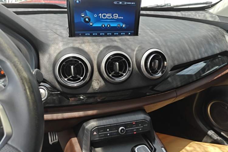 Used Wey VV7 2017 2.0T Flagship Model Audio And AC Panel