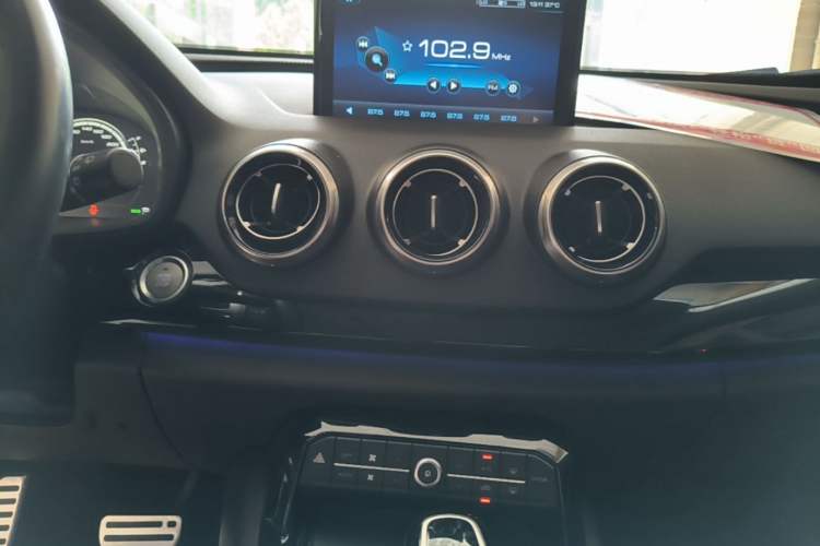 Used Wey VV7 2017 2.0T Flagship Model Audio And AC Panel