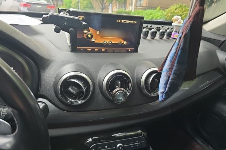Used Wey VV7 2017 2.0T Flagship Model Audio And AC Panel