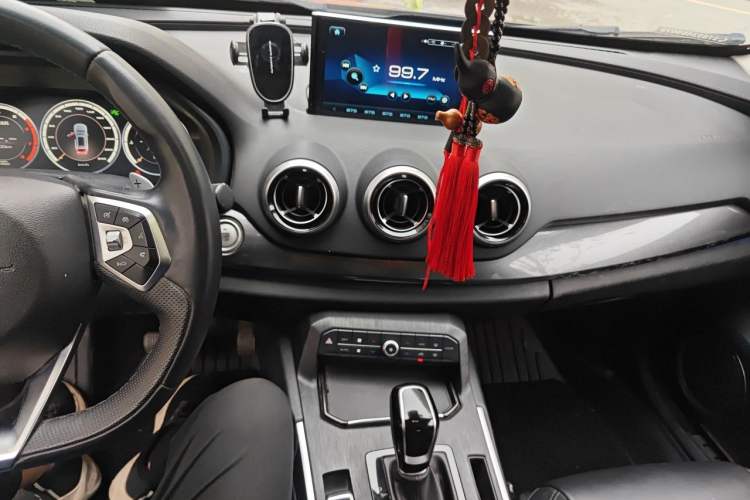 Used Wey VV7 2017 2.0T Ultra-Luxury Version Audio And AC Panel