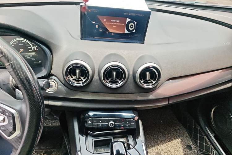 Used Wey VV7 2017 2.0T Ultra-Luxury Version Audio And AC Panel