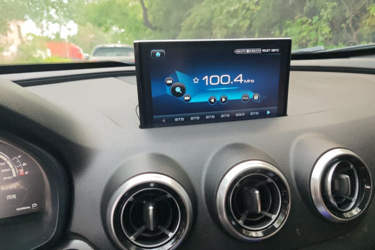 Used Wey VV7 2017 2.0T Ultra-Luxury Version Audio And AC Panel