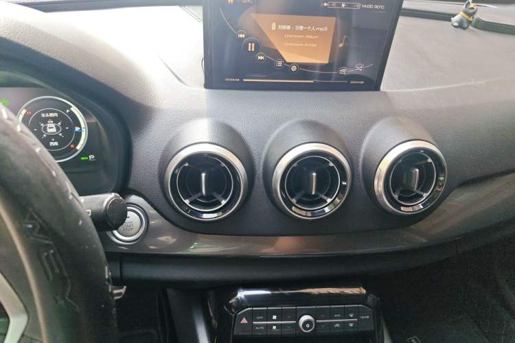 Used Wey VV7 2017 2.0T Flagship Model Audio And AC Panel