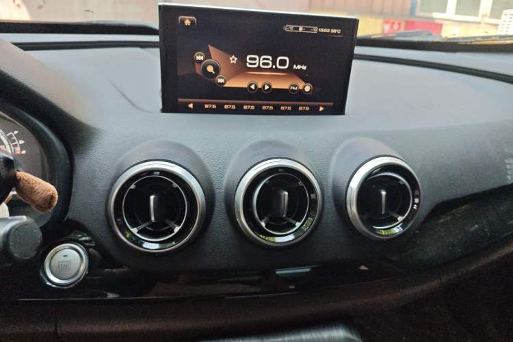 Used Wey VV7 2017 2.0T Flagship Model Audio And AC Panel
