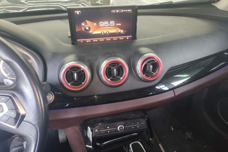 Used Wey VV7 2017 2.0T Ultra-Luxury Version Audio And AC Panel