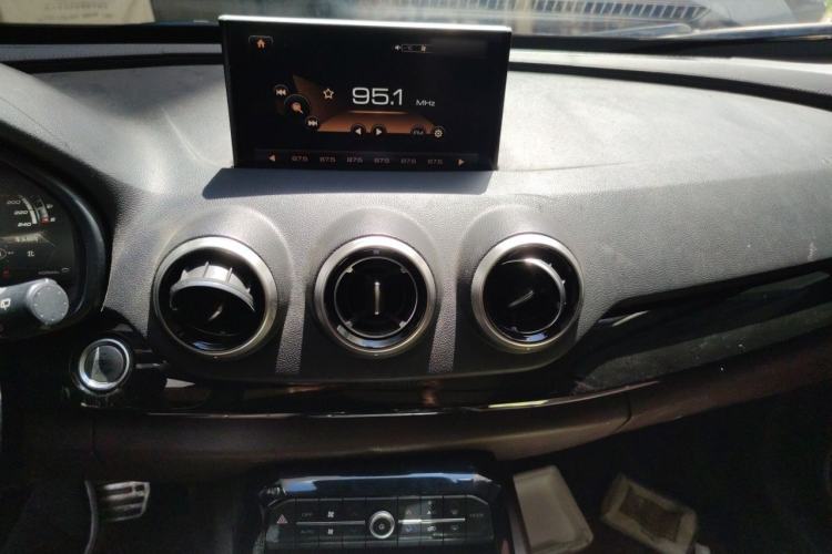 Used Wey VV7 2017 2.0T Flagship Model Audio And AC Panel