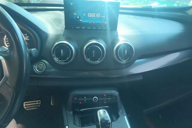 Used Wey VV7 2017 2.0T Flagship Model Audio And AC Panel