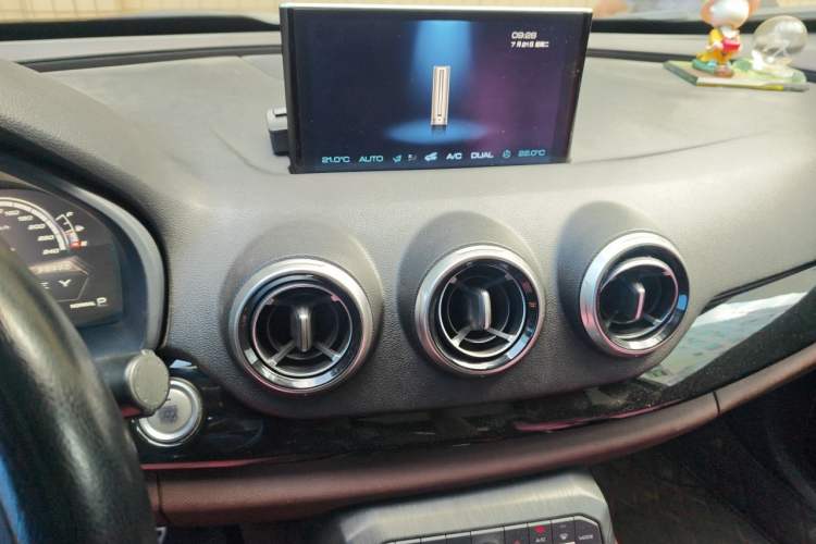 Used Wey VV7 2017 2.0T Flagship Model Audio And AC Panel