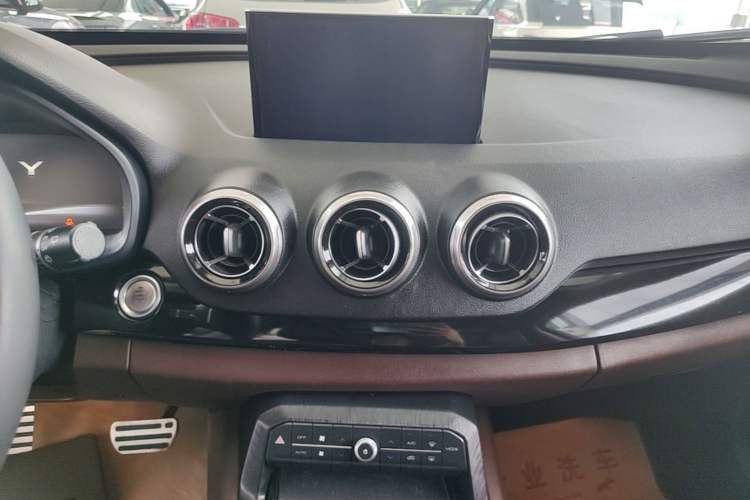 Used Wey VV7 2017 2.0T Flagship Model Audio And AC Panel