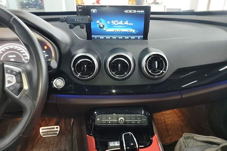 Used Wey VV7 2017 2.0T Flagship Model Audio And AC Panel