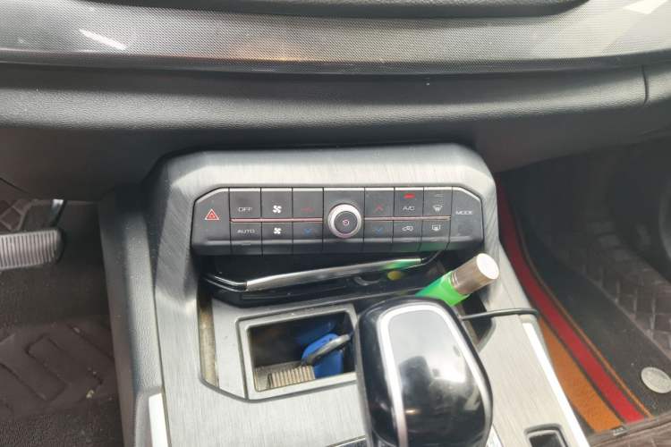 Used Wey VV7 2017 2.0T Luxury Model Audio And AC Panel
