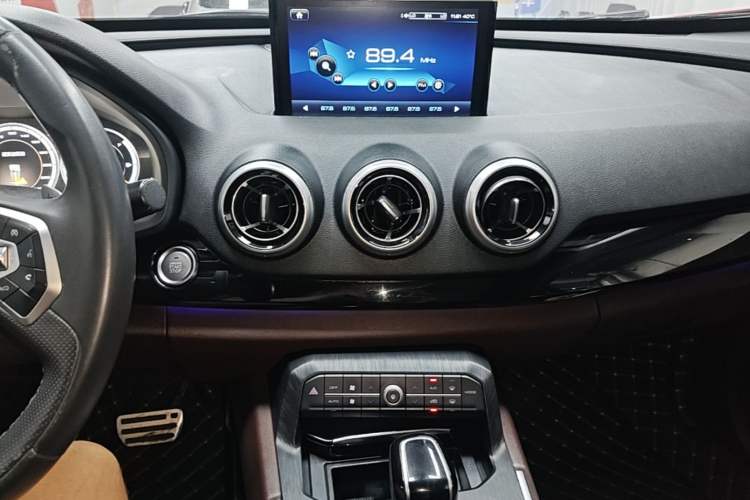 Used Wey VV7 2017 2.0T Ultra-Luxury Version Audio And AC Panel