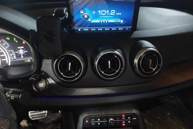 Used Wey VV7 2017 2.0T Flagship Model Audio And AC Panel