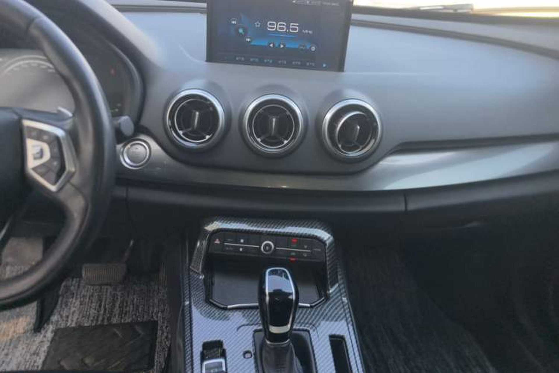 Used Wey VV7 2017 2.0T Ultra-Luxury Version Audio And AC Panel